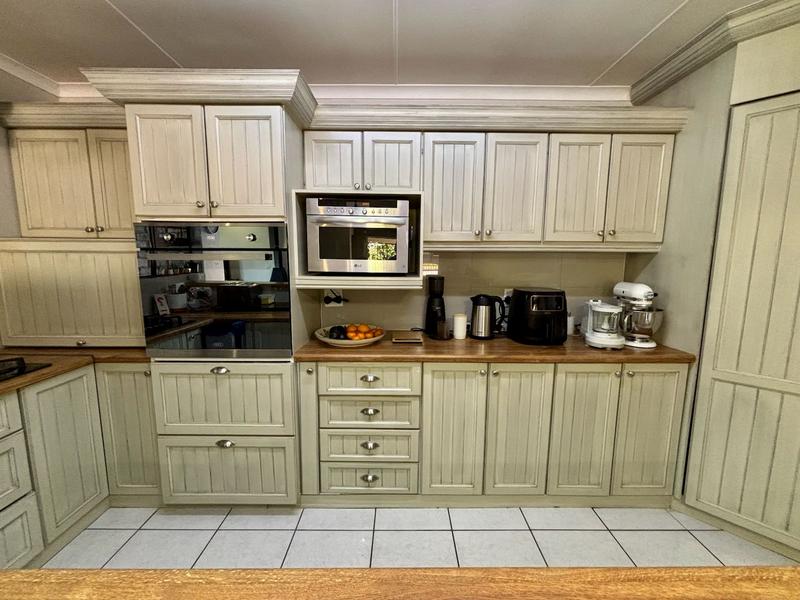 5 Bedroom Property for Sale in Denver Park Western Cape